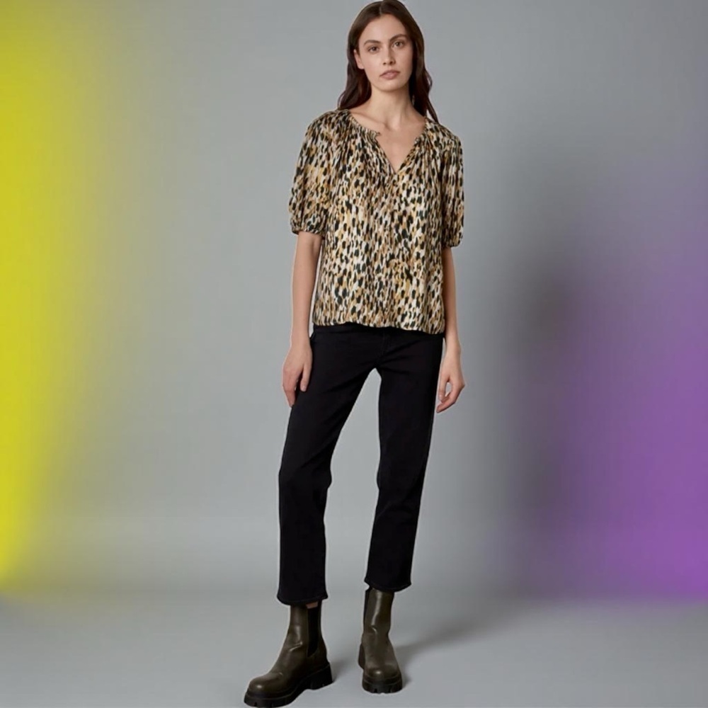 Velvet by Graham & Spencer ‘Arie’ Printed Blouse Top in Tan & Gold Abstract Dot